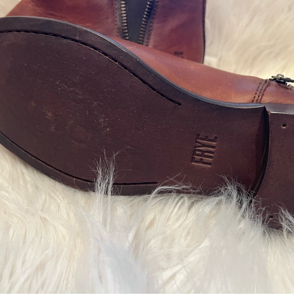 Frye Carly Chelsea Boot in Cognac Size 8 B - Picture 3 of 7